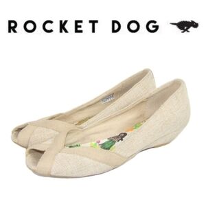 Rocket Dog Tan Woven peep toe slip on wedge. Women's Size 7.5